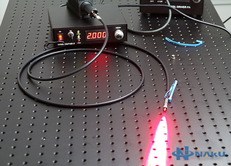 685nm 2W 红色 光纤耦合激光器 高功率激光束